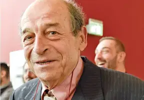 Μανούσος Μανουσάκης: Πέθανε ο σκηνοθέτης των τηλεοπτικών επιτυχιών