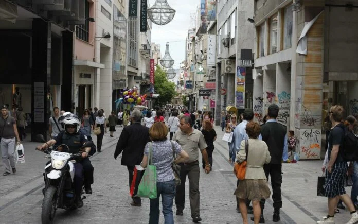 Διακοπή κυκλοφορίας στην Ερμού λόγω καθίζησης του οδοστρώματος