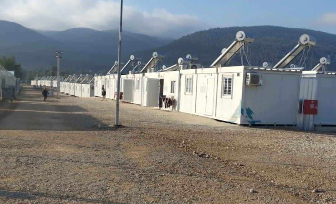 Έκαψαν, μαστίγωσαν και βίασαν 16χρονο στη δομή της Μαλακάσας